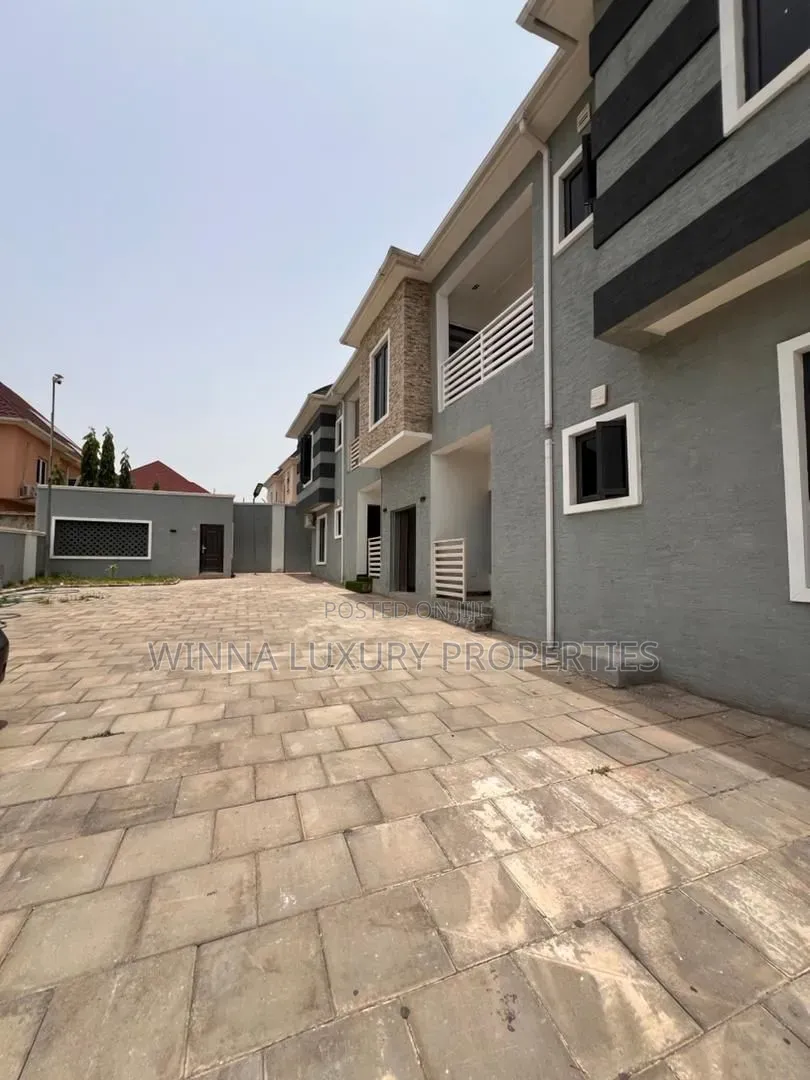 2bdrm Apartment in Nnpc Estate, Life Camp for rent