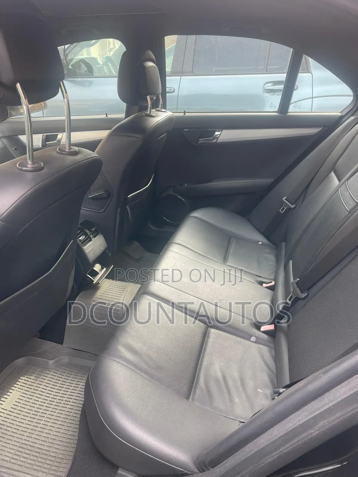 Mercedes-Benz C300 Luxury Sedan AWD (3.0L 6cyl 7A) 2009 Black