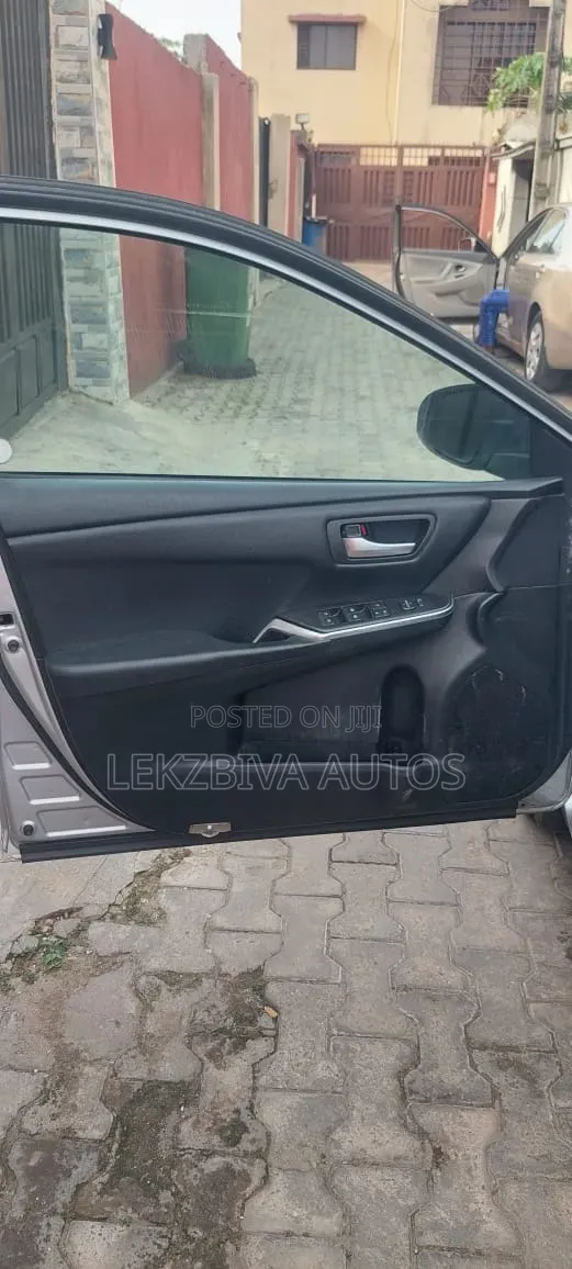 Toyota Camry 2016 Silver