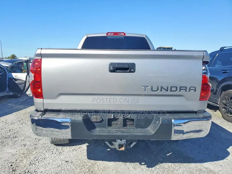 Toyota Tundra 2014 Silver