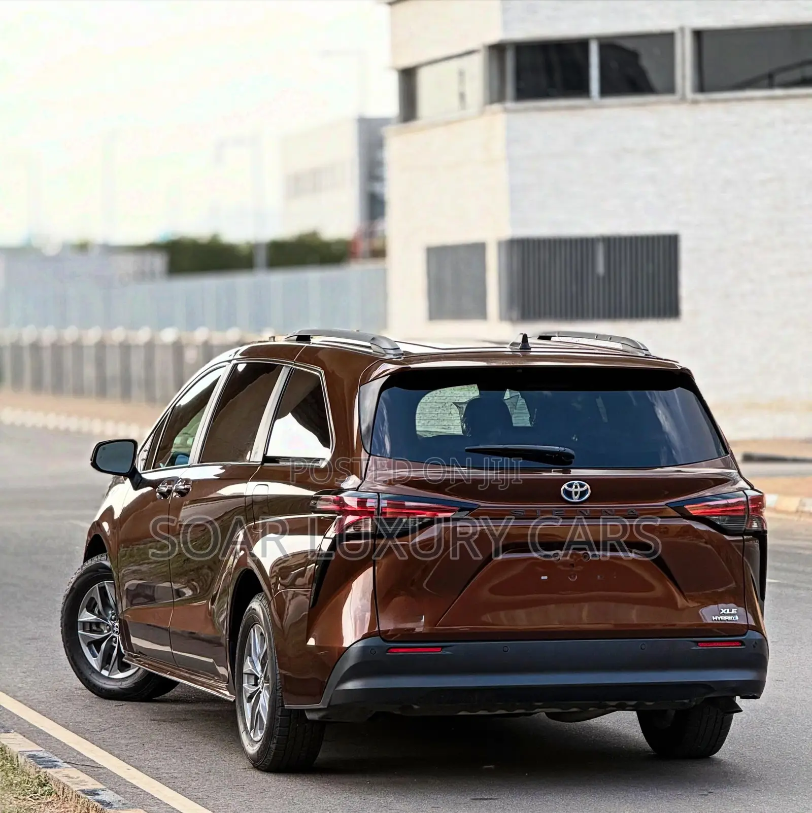 Toyota Sienna XLE 2022 Brown