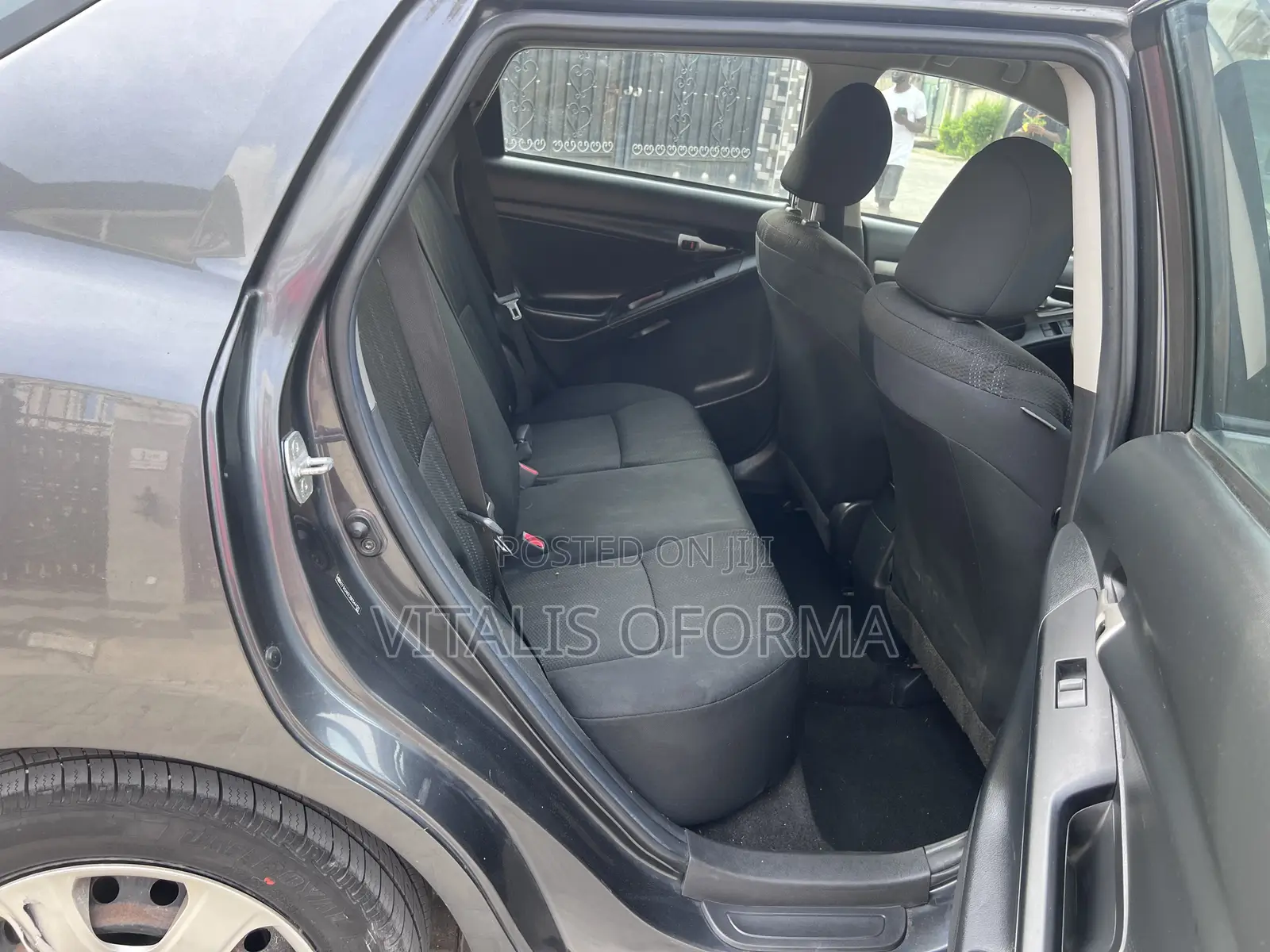 Toyota Matrix S Hatchback AWD (2.4L 4cyl 4A) 2011 Gray