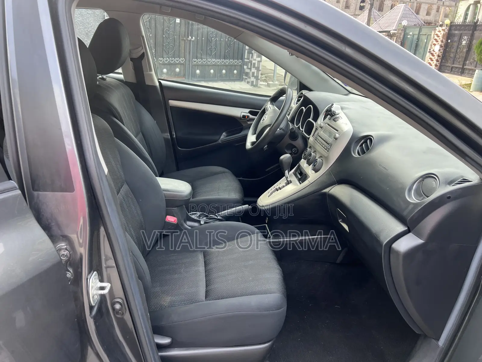 Toyota Matrix S Hatchback AWD (2.4L 4cyl 4A) 2011 Gray