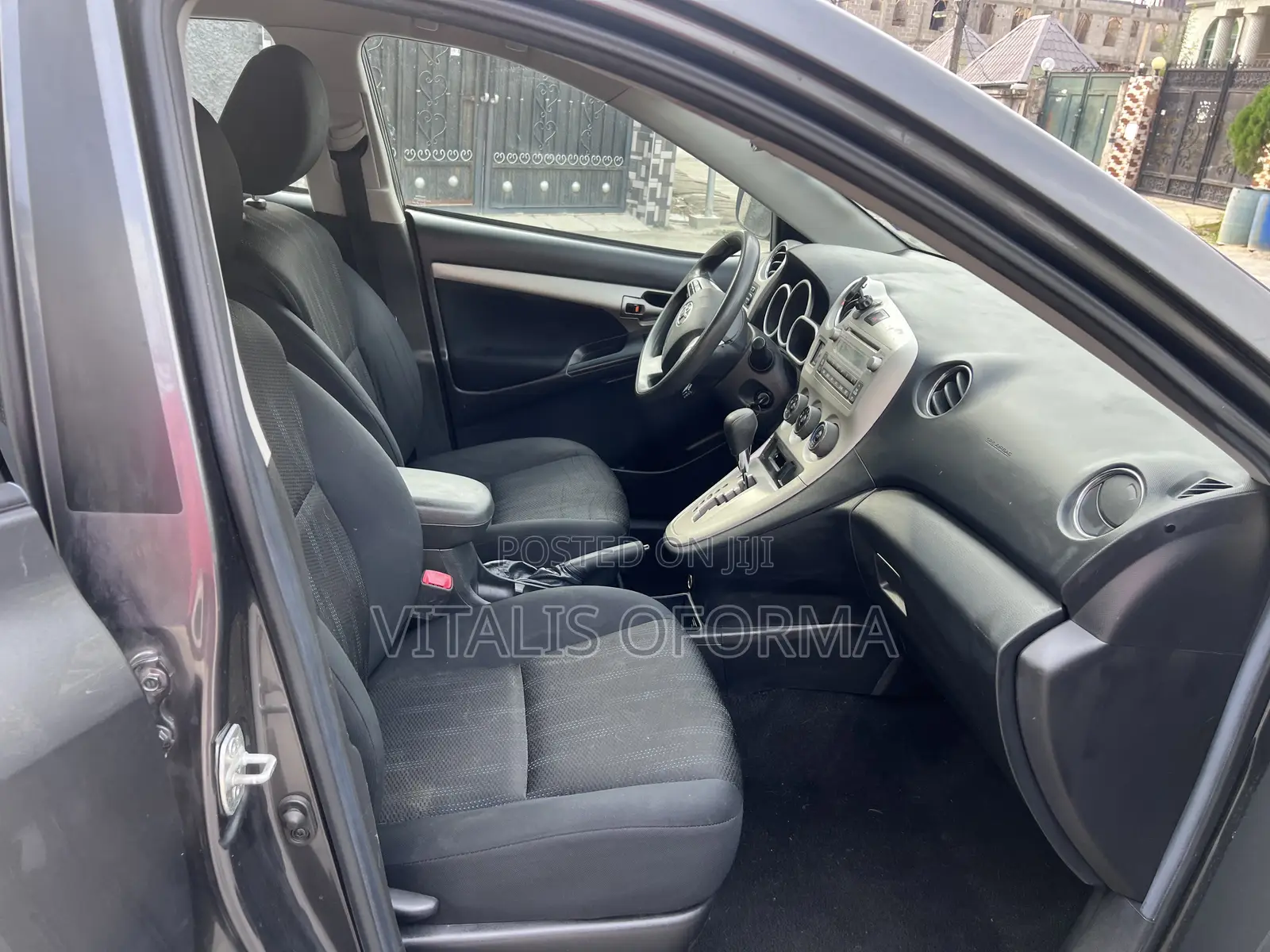 Toyota Matrix S Hatchback AWD (2.4L 4cyl 4A) 2011 Gray