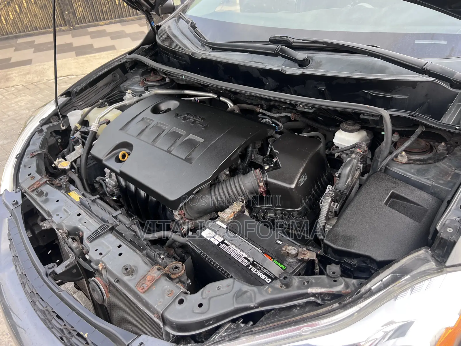 Toyota Matrix S Hatchback AWD (2.4L 4cyl 4A) 2011 Gray