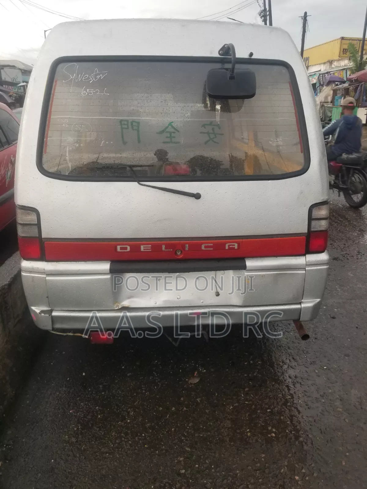 Mitsubishi L300 2011 Silver