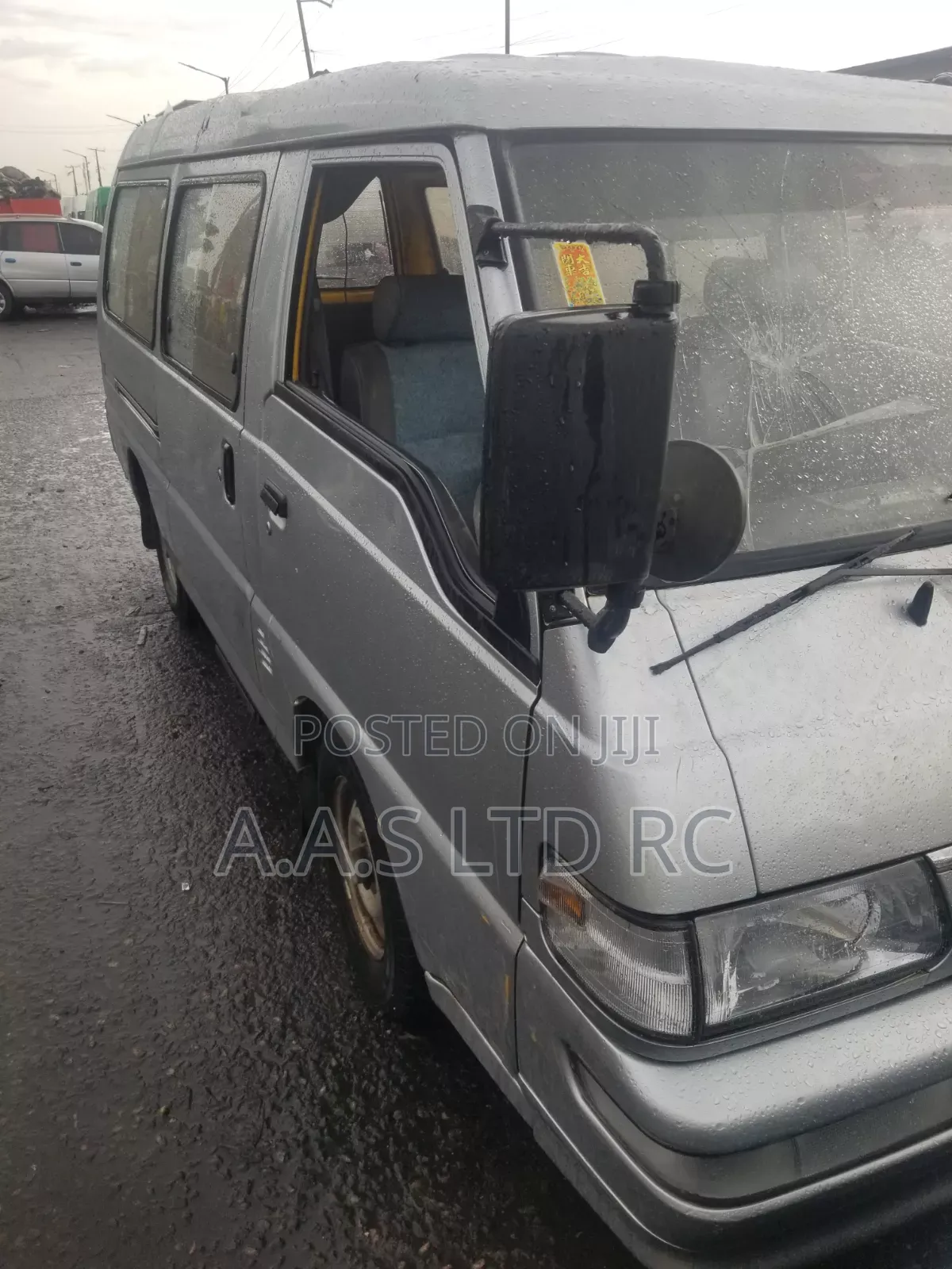 Mitsubishi L300 2011 Silver