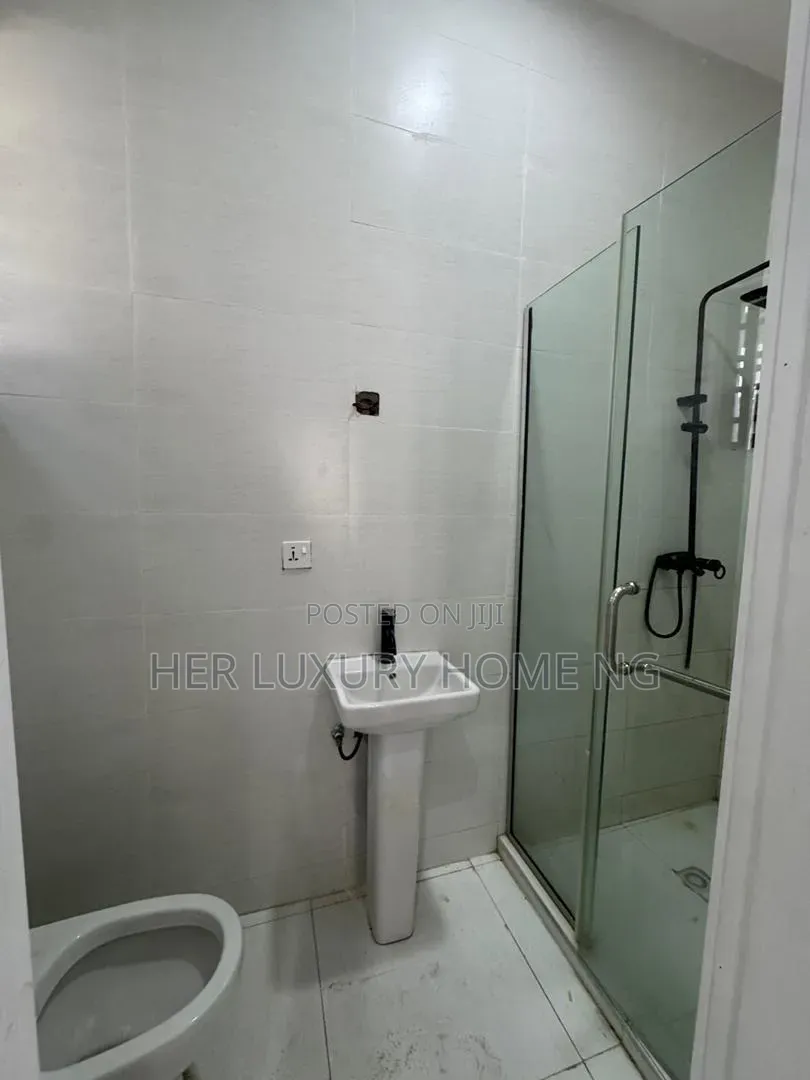 1bdrm Shared Apartment in Royal Pine, Lekki Expressway for rent