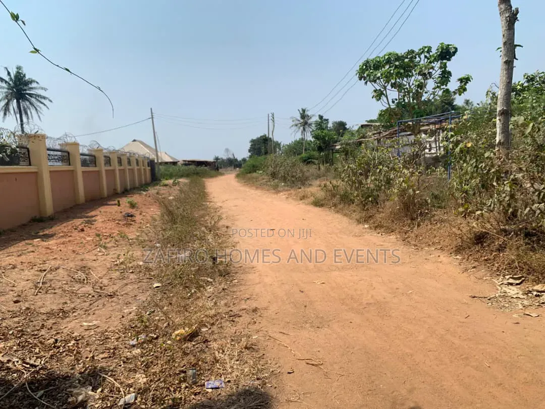 60 Plot of Land at Onidundun Akinleye Area Ibadan for Sale