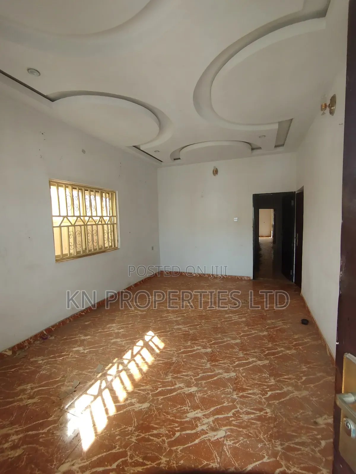 3bdrm Block of Flats in Area 1 for rent
