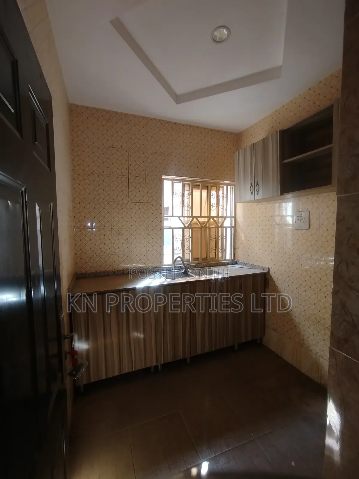 3bdrm Block of Flats in Area 1 for rent