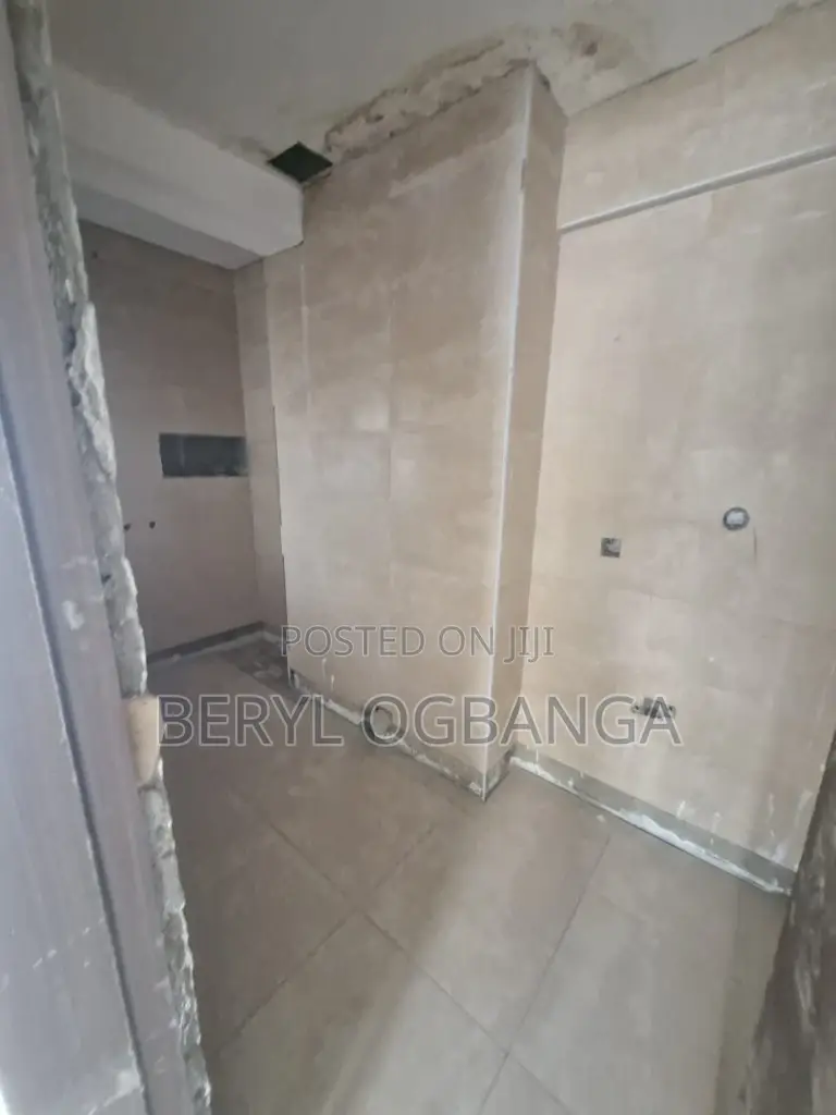 2bdrm Apartment in Lekki Phase 1 for sale
