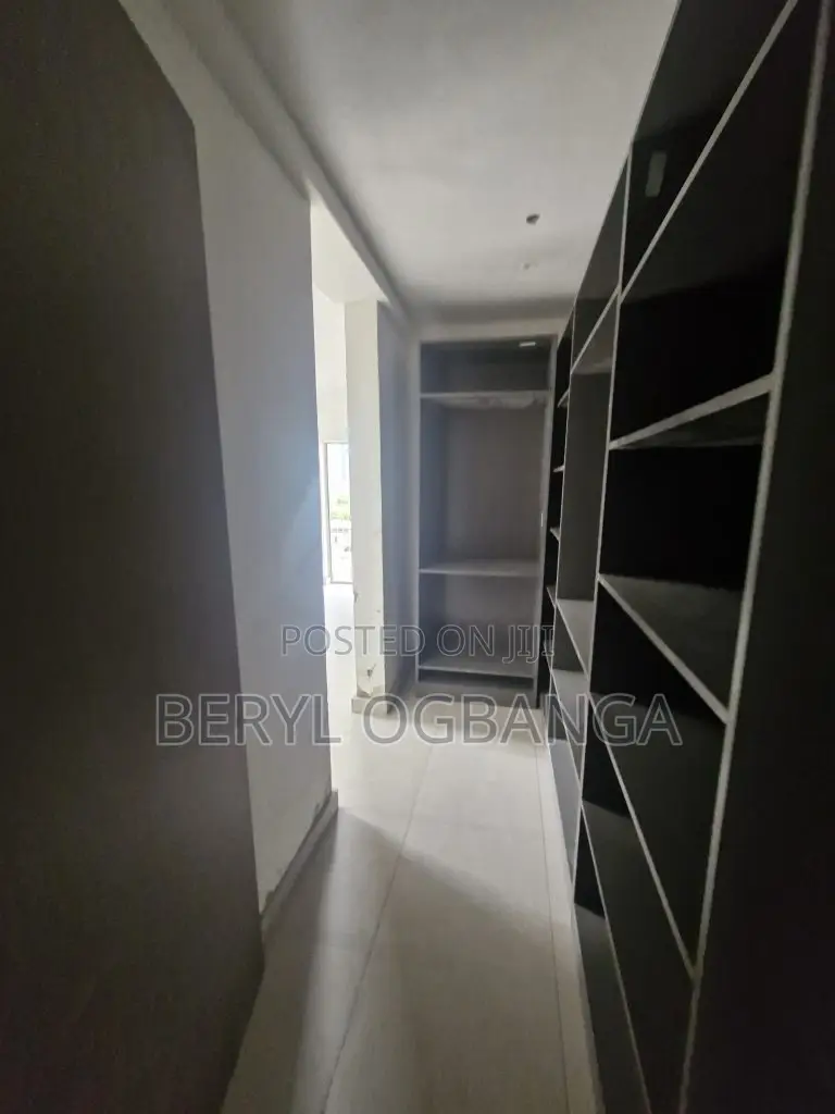 2bdrm Apartment in Lekki Phase 1 for sale