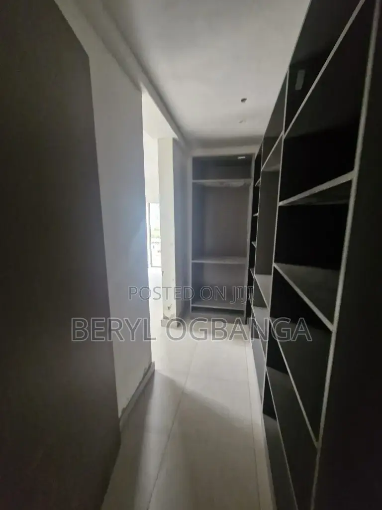 2bdrm Apartment in Lekki Phase 1 for sale