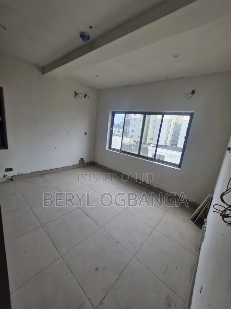 2bdrm Apartment in Lekki Phase 1 for sale