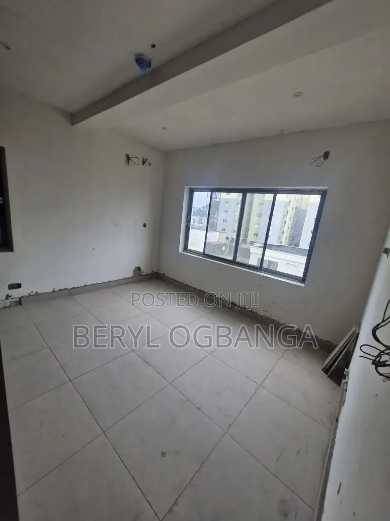 2bdrm Apartment in Lekki Phase 1 for sale
