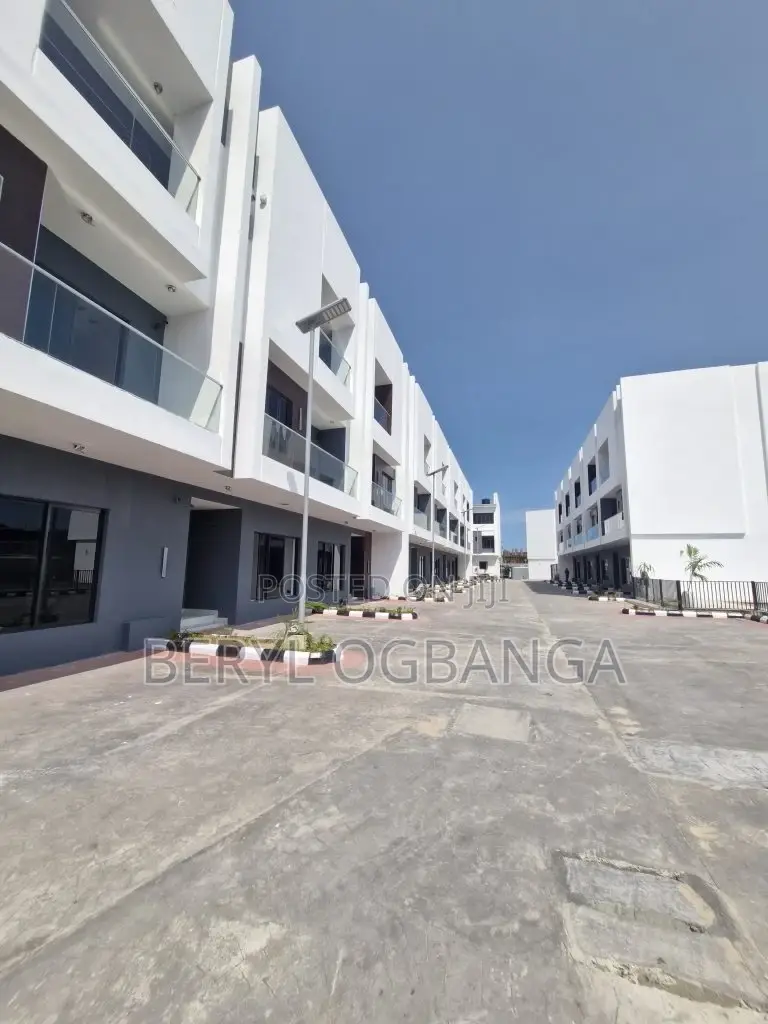 4bdrm Duplex in Lekki Phase 1 for sale