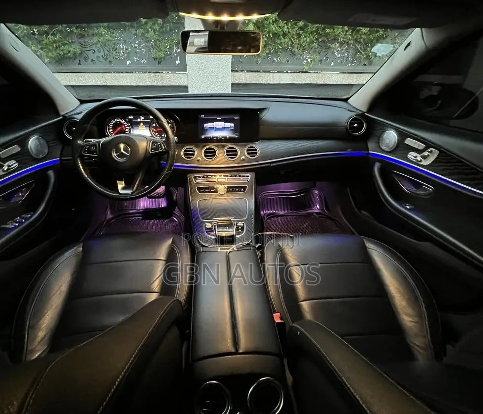 Mercedes-Benz E300 2018 Brown