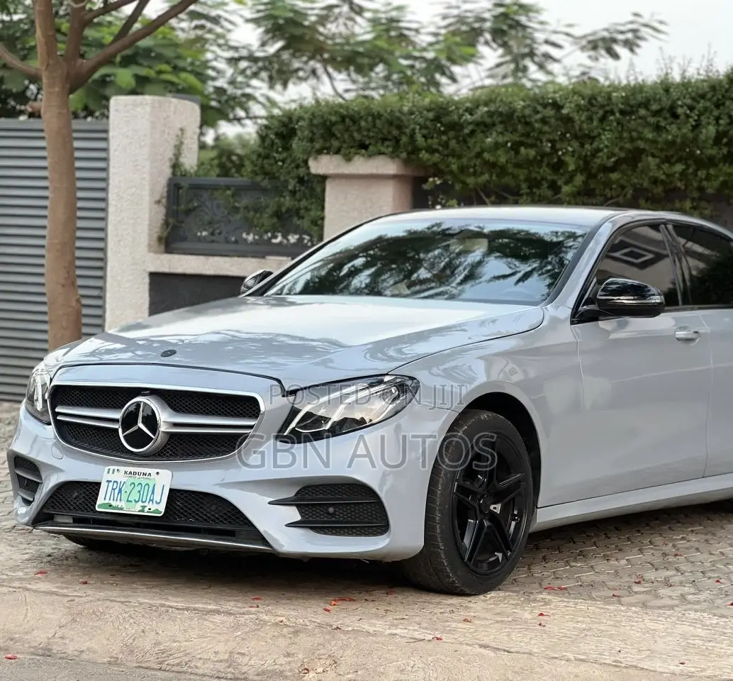 Mercedes-Benz E300 2018 Brown