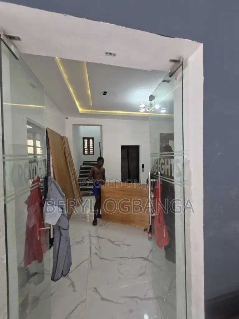 2bdrm Apartment in Lekki Phase 1 for sale