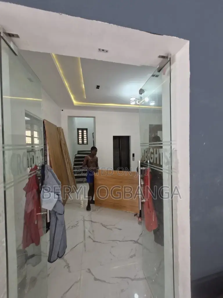 2bdrm Apartment in Lekki Phase 1 for sale