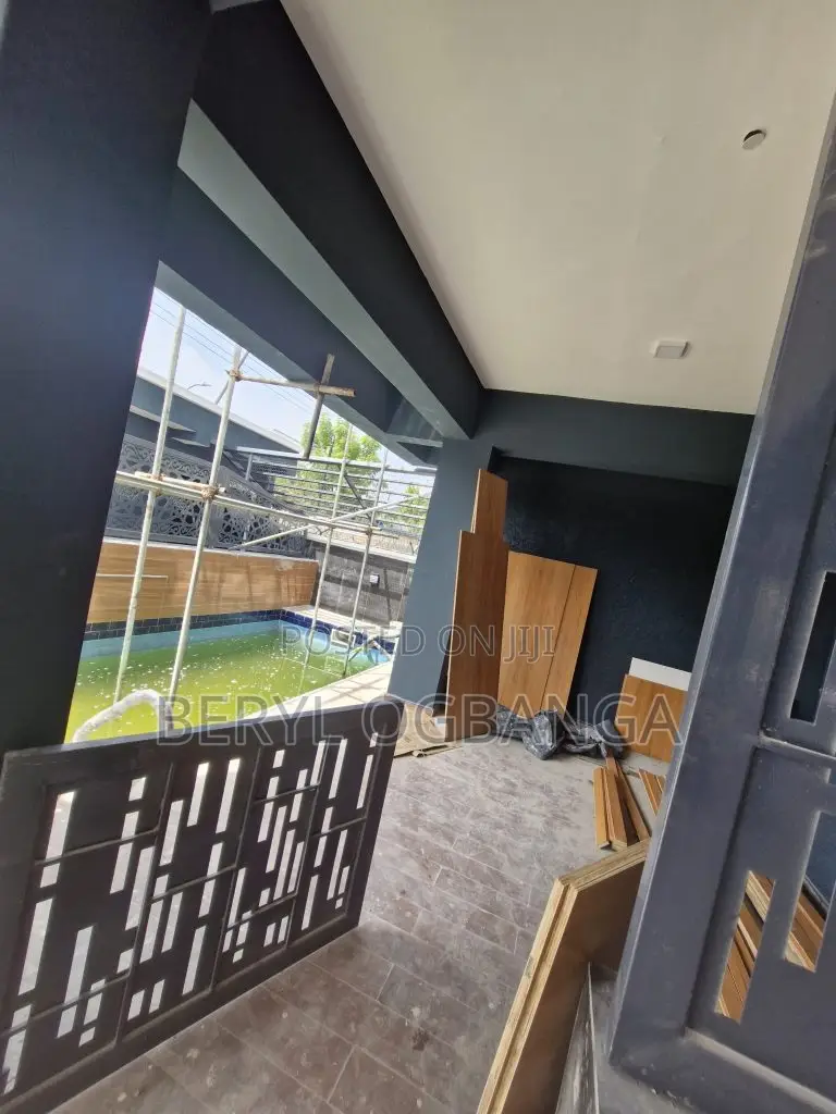 2bdrm Apartment in Lekki Phase 1 for sale