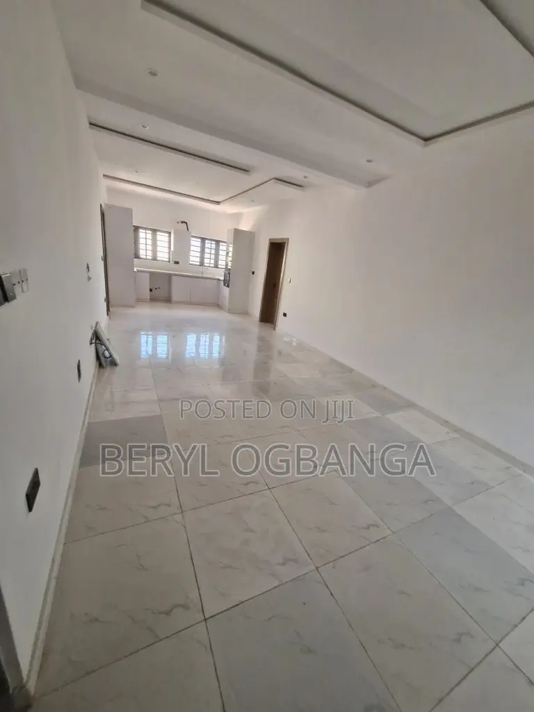 2bdrm Apartment in Lekki Phase 1 for sale