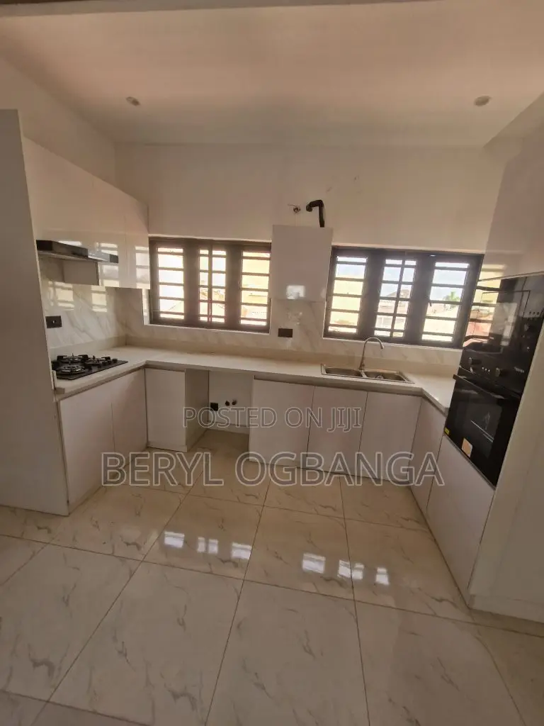 2bdrm Apartment in Lekki Phase 1 for sale