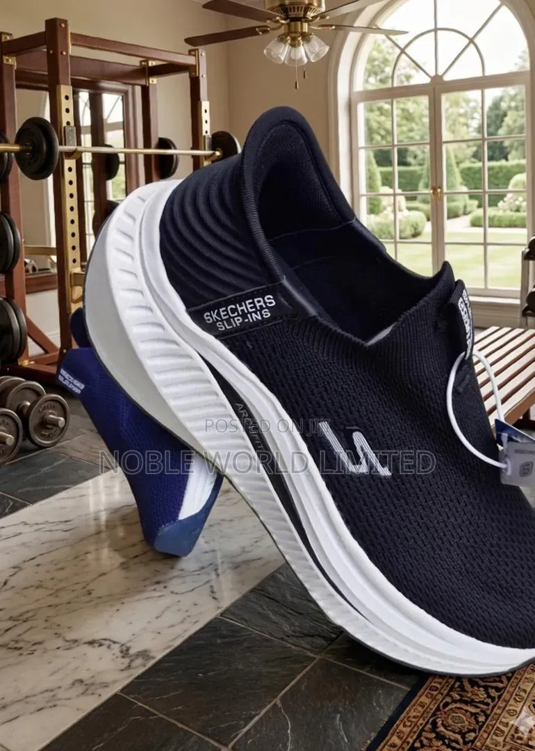 Sleek and Comfortable Sneakers (Sketchers) Cw 5j