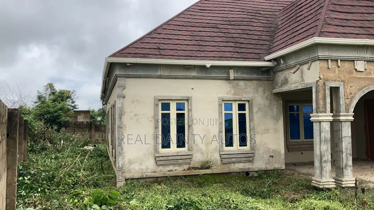 3bdrm House in On Muslim Bridge, Oluyole Estate for sale