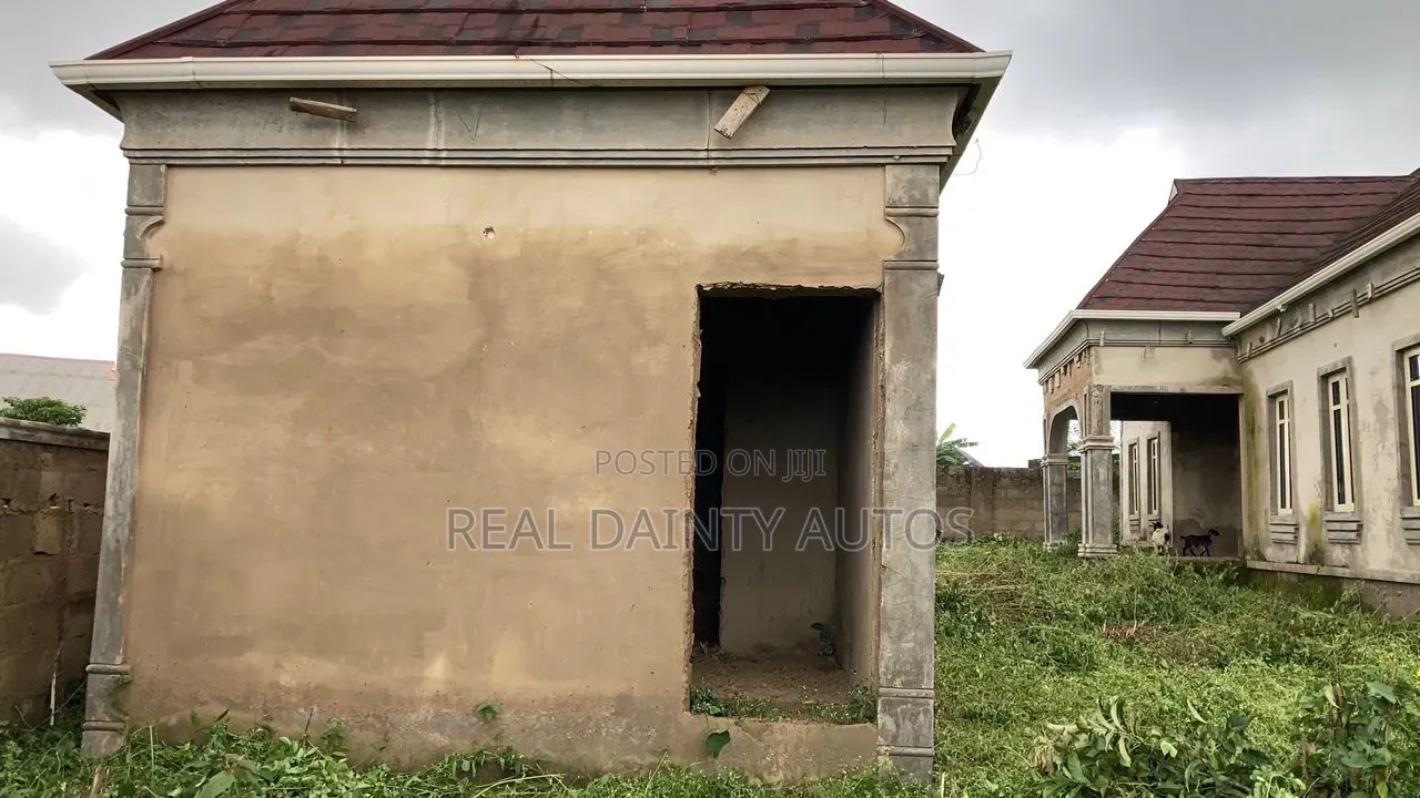 3bdrm House in On Muslim Bridge, Oluyole Estate for sale