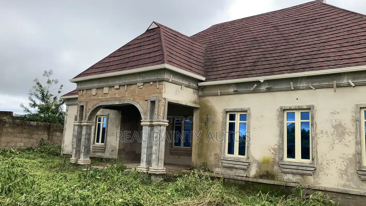 3bdrm House in On Muslim Bridge, Oluyole Estate for sale