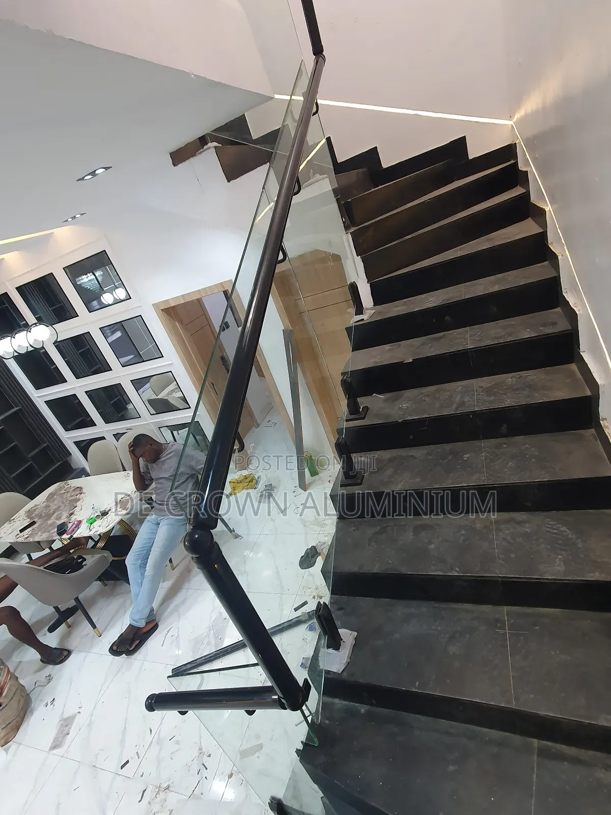 10mm Clear Tempered Glass Staircase Railings With Black Fittings