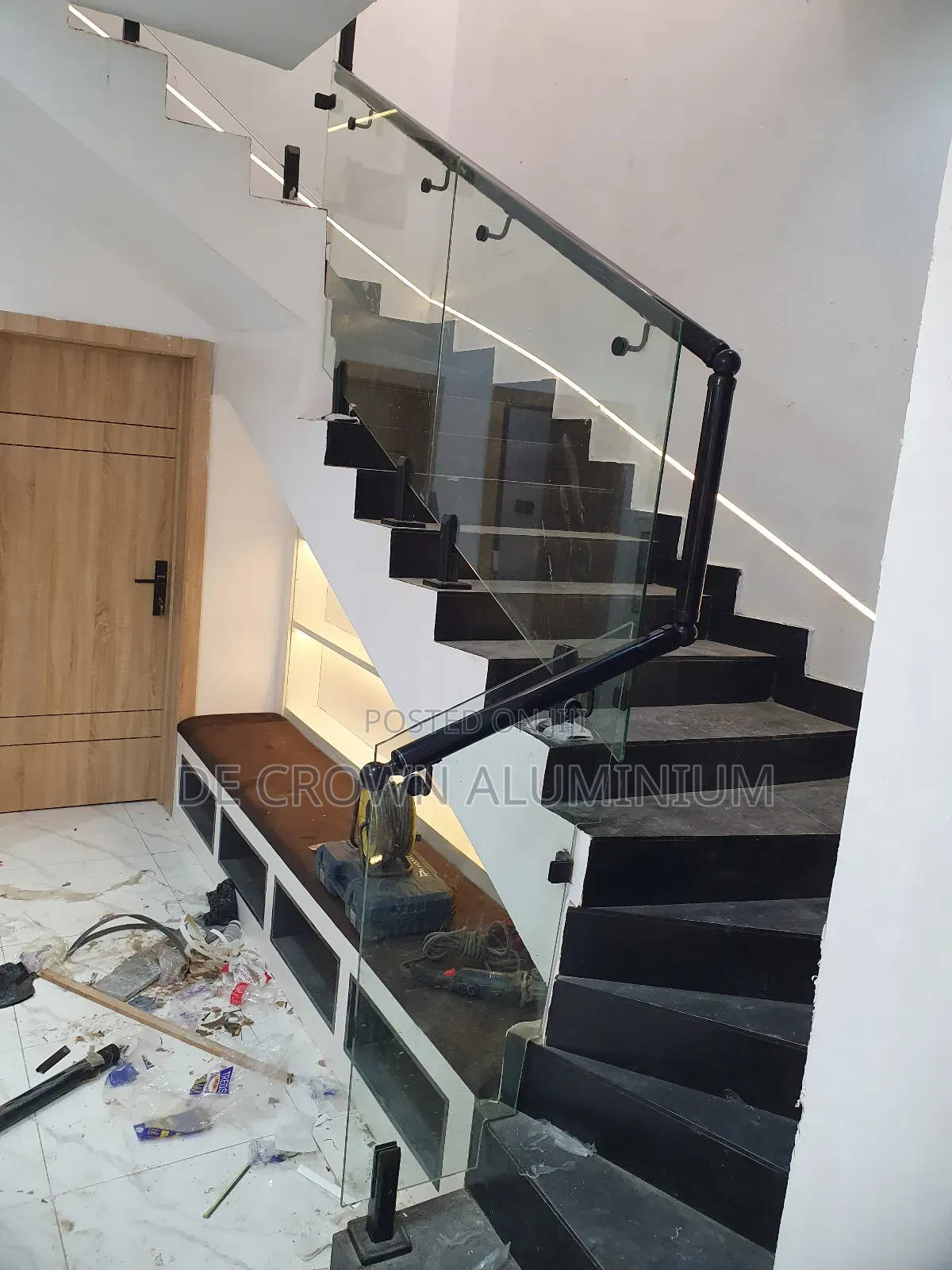10mm Clear Tempered Glass Staircase Railings With Black Fittings