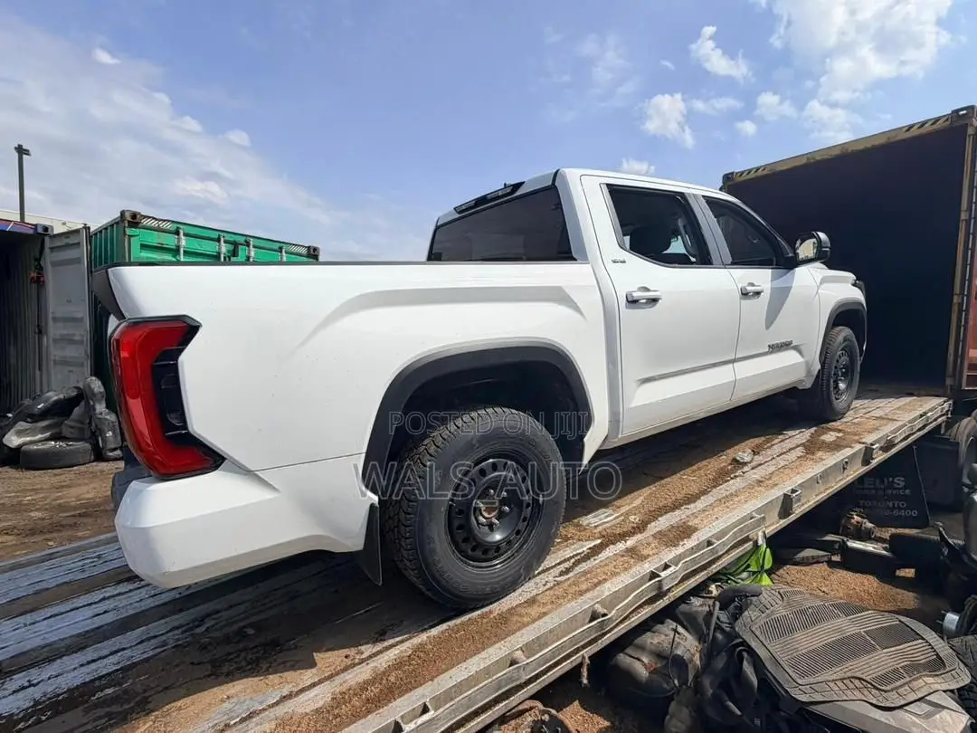 Toyota Tundra 2023 White