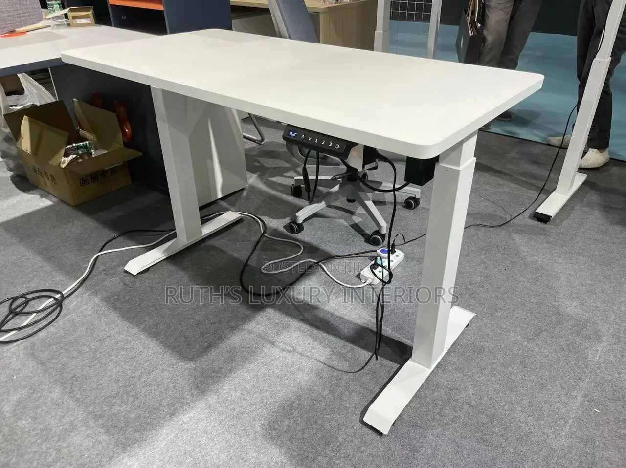 1.4 Meter Electric Height Adjustable Height Gaming Table