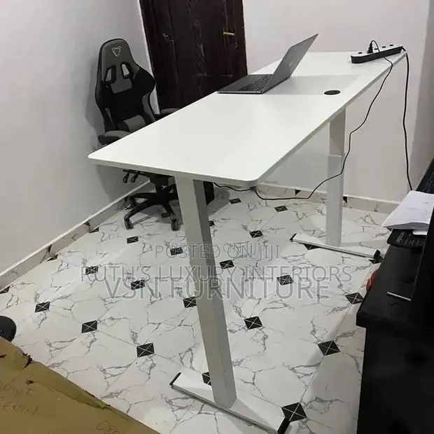 1.4 Meter Electric Height Adjustable Height Gaming Table