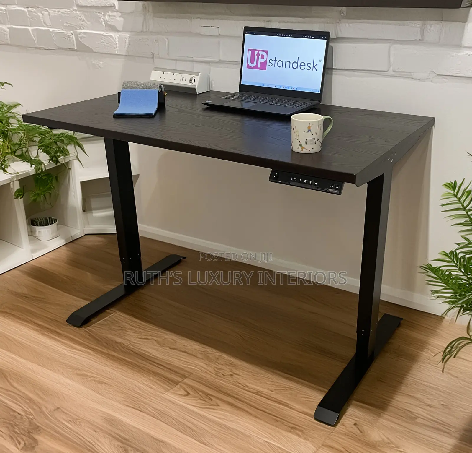1.4 Meter Electric Height Adjustable Height Gaming Table