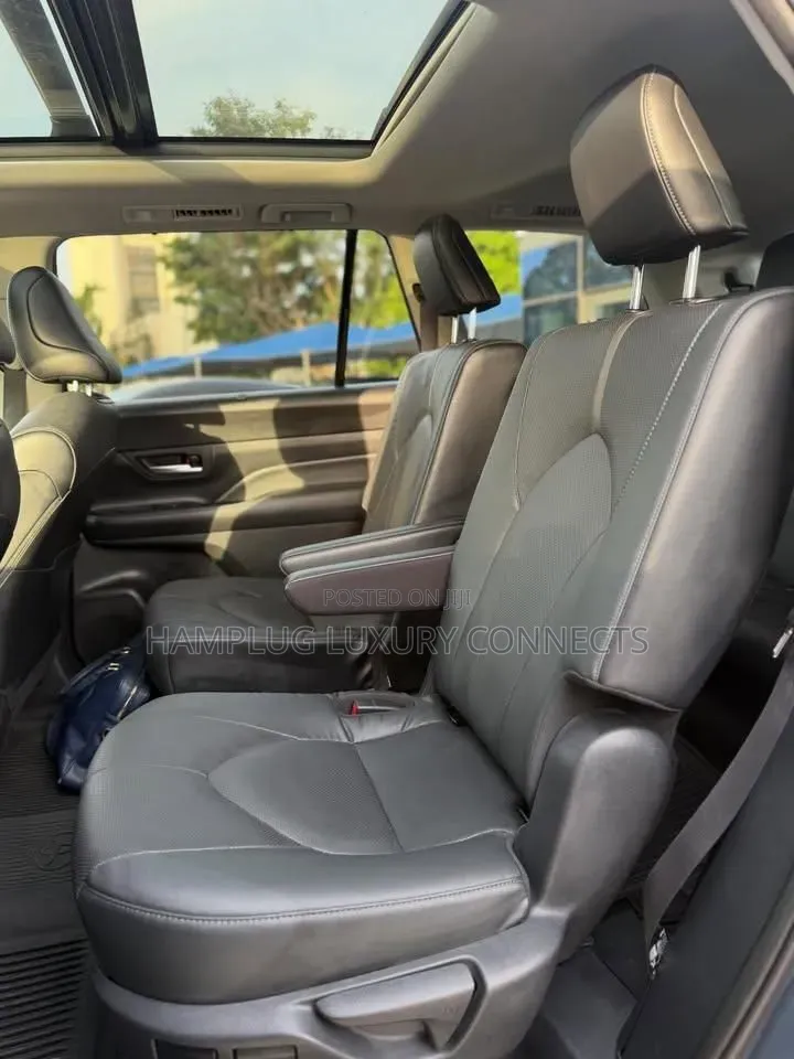 Toyota Highlander 2024 Gray