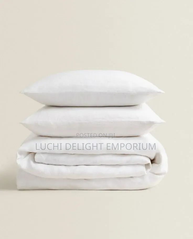 Luxury Unique Plain White Duvet Bedsheets and 4 Pillowcase Set