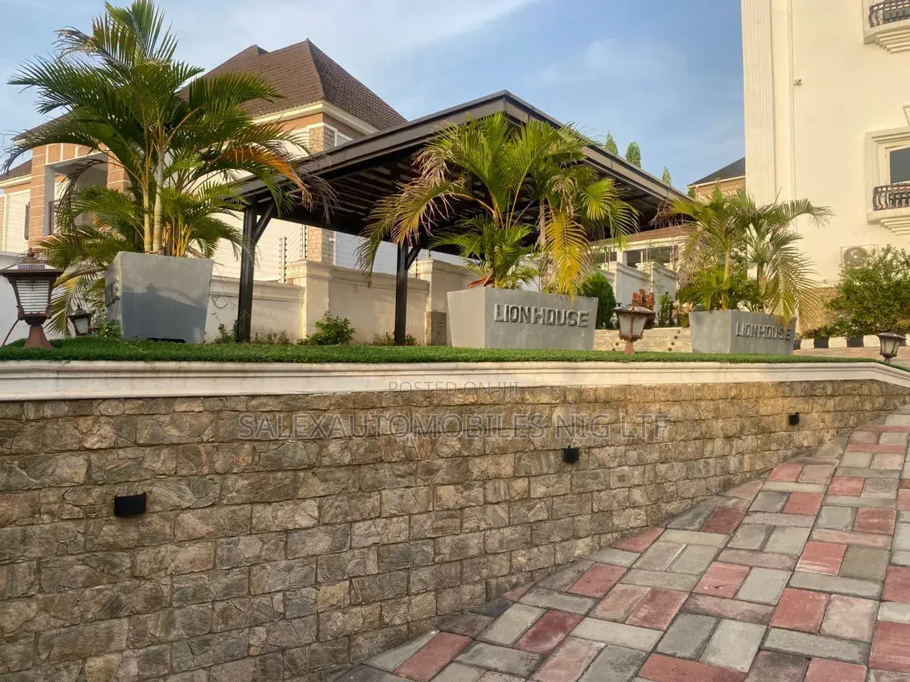 10bdrm Mansion in Asokoro for sale