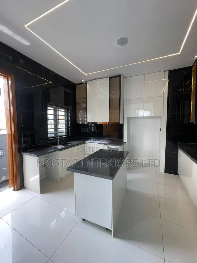 4bdrm Duplex in Lekki Phase 2 for sale