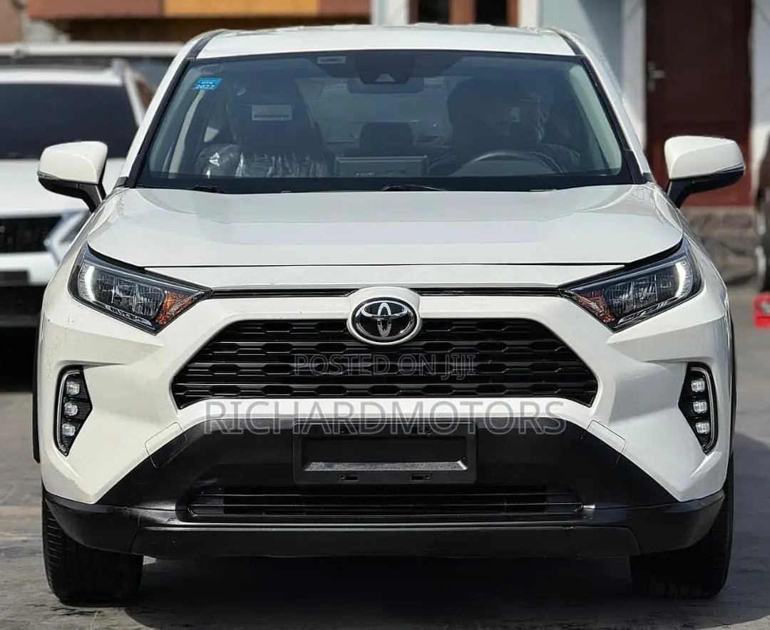 Toyota RAV4 Limited 2021 White