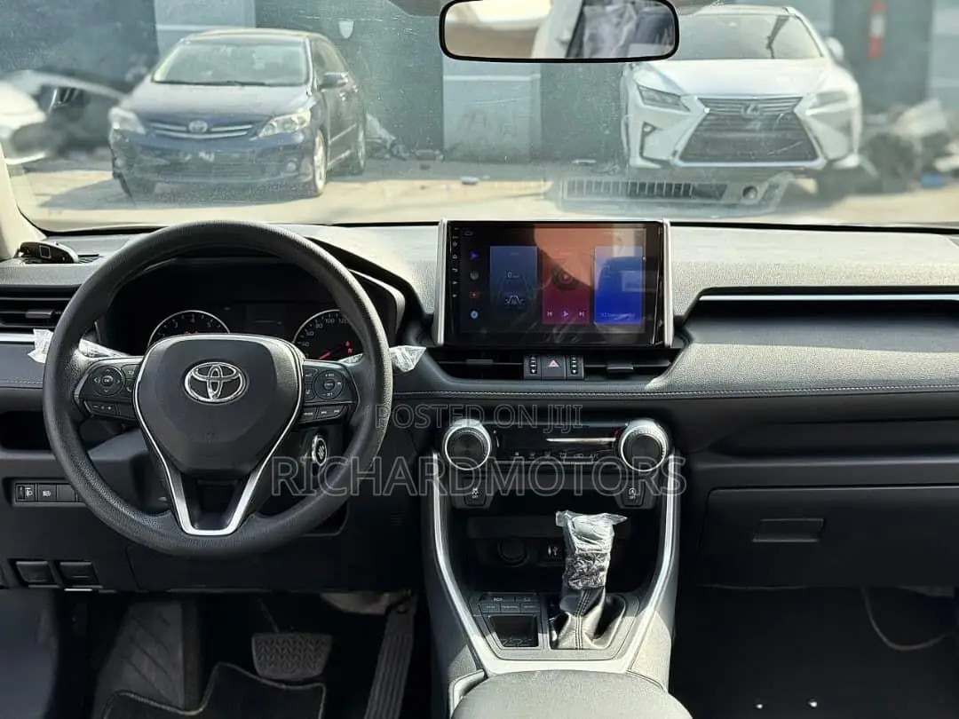 Toyota RAV4 Limited 2021 White