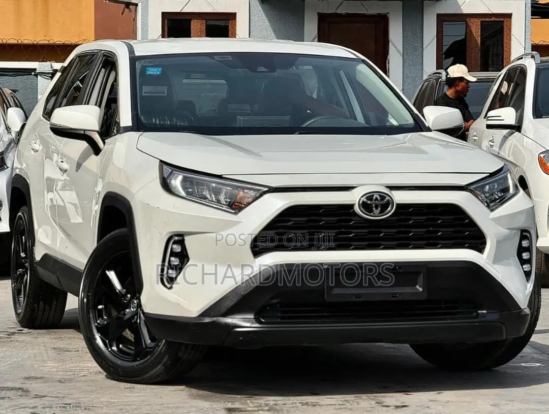 Toyota RAV4 Limited 2021 White