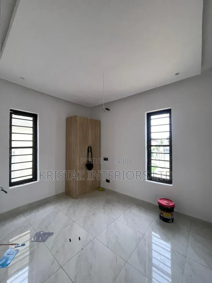 4bdrm Duplex in Chevron for sale