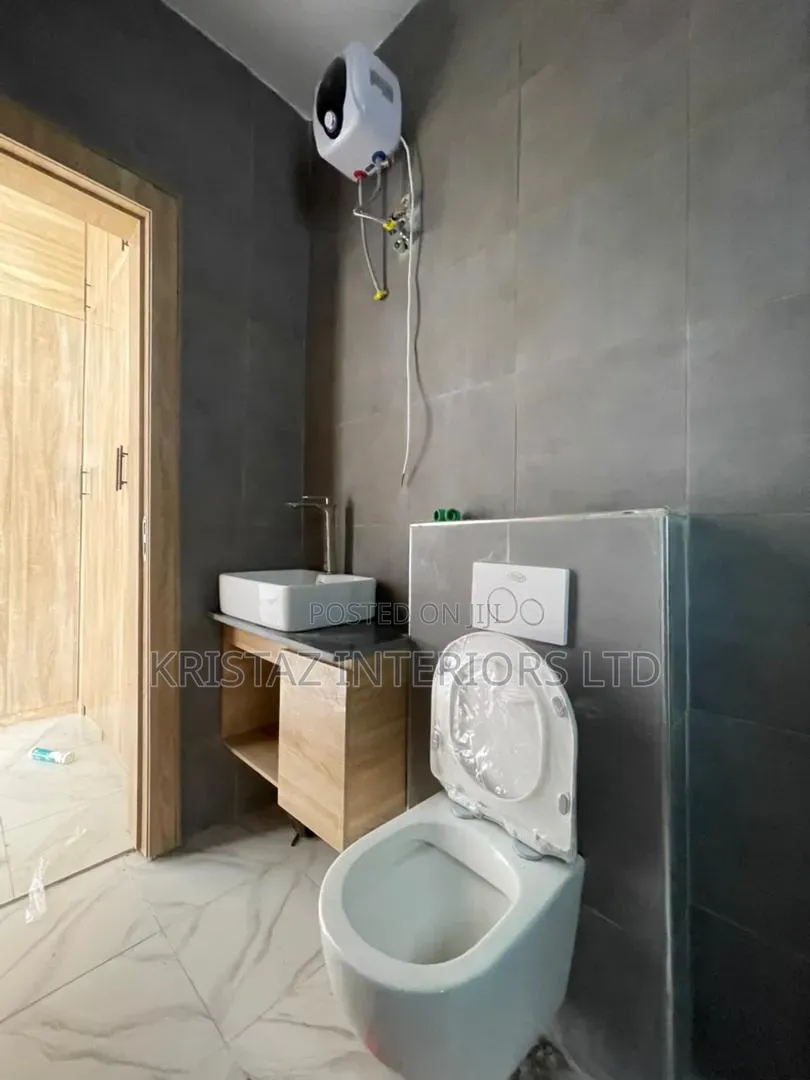 4bdrm Duplex in Chevron for sale