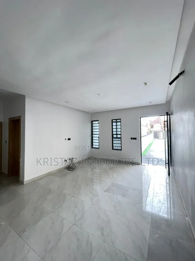 4bdrm Duplex in Chevron for sale