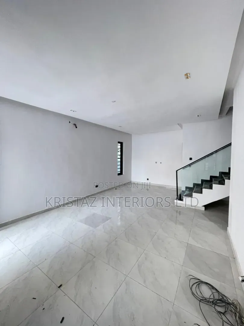 4bdrm Duplex in Chevron for sale