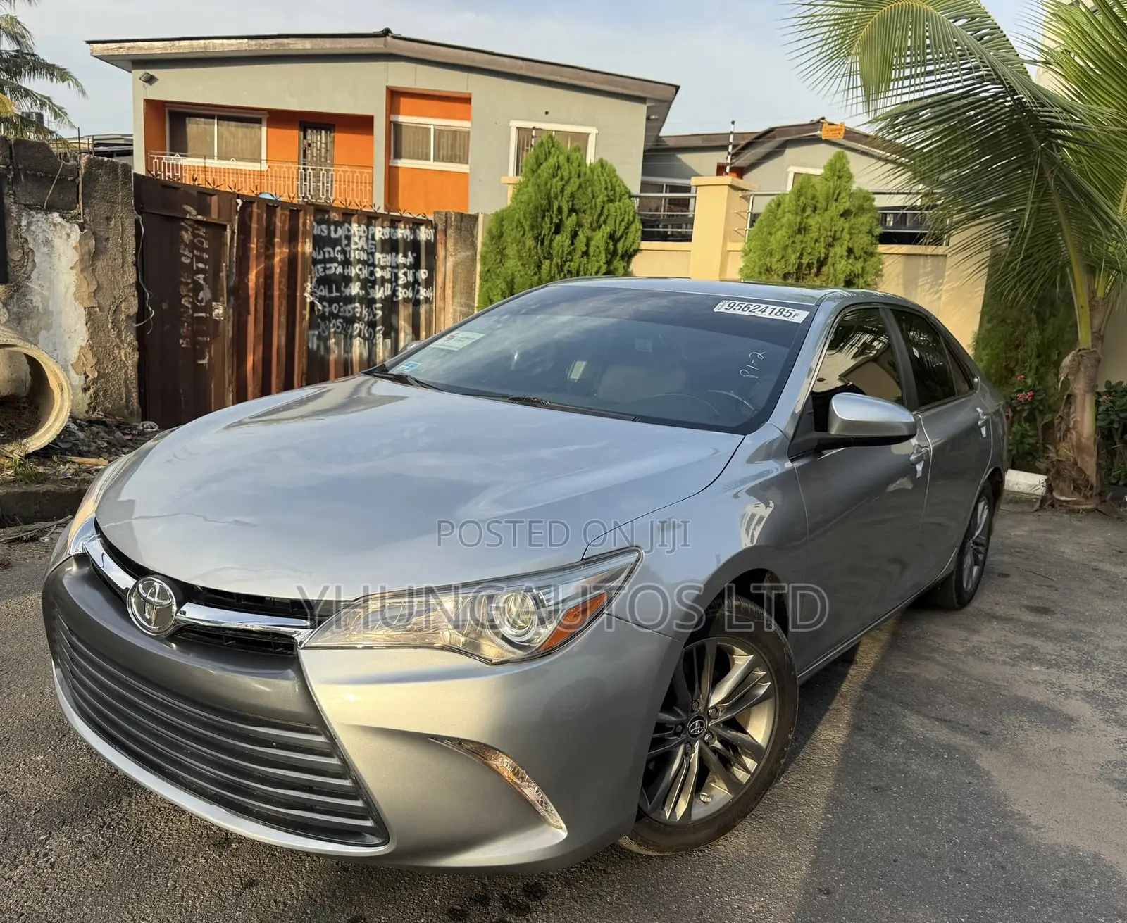 Toyota Camry SE w/Special Edition Pkg (2.5L 4cyl 6A) 2016 Silver